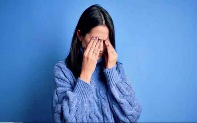 天天看手机，眼委顿，视力越来越：趺窗欤